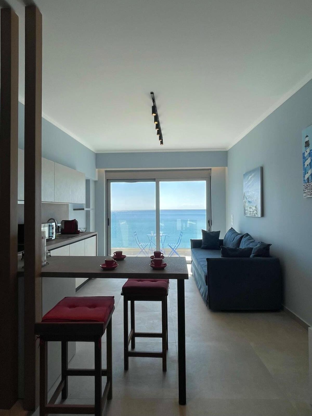 Escape Chic With Seafront Patio Apartment *