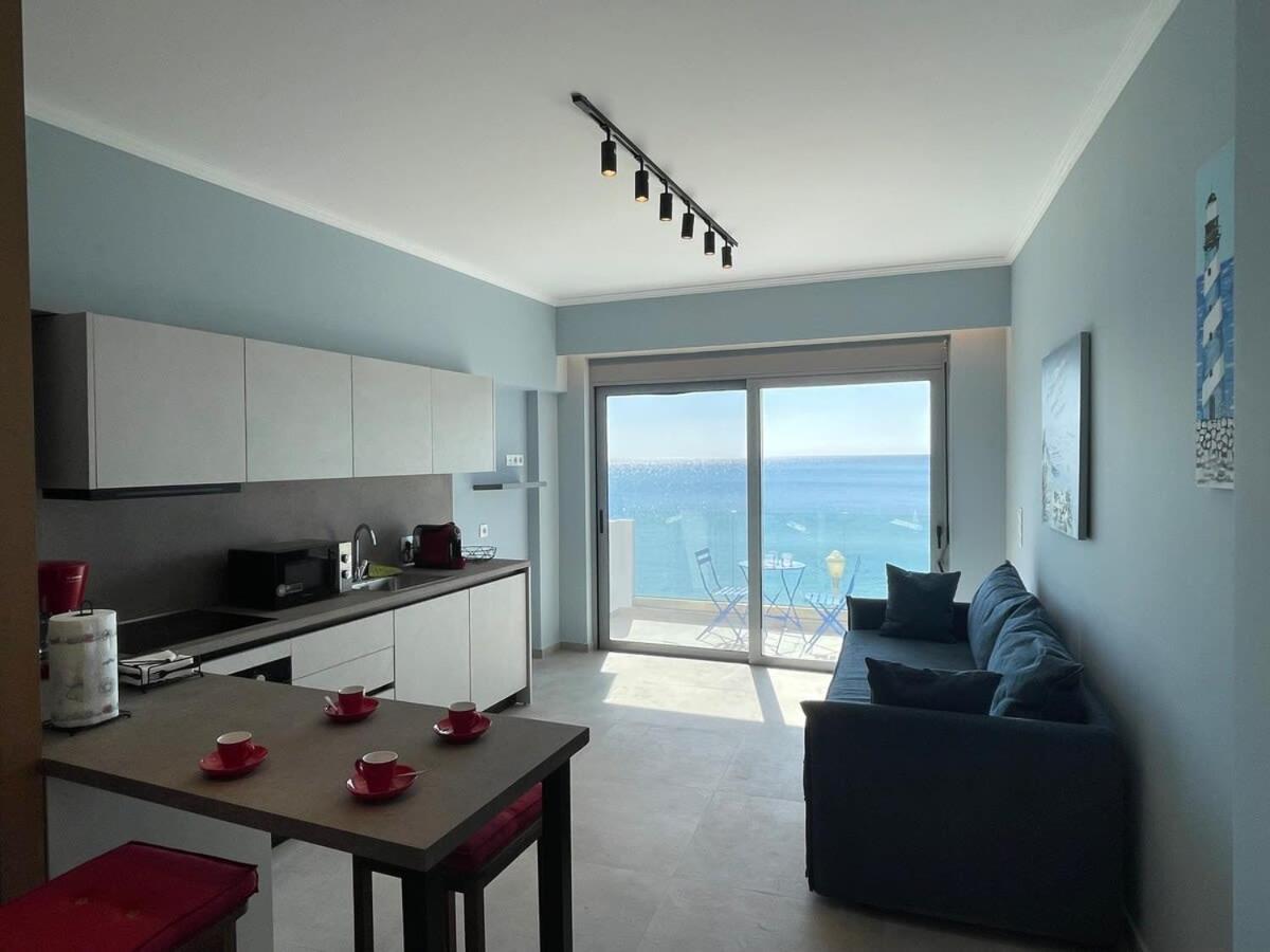 Apartment Escape Chic With Seafront Patio