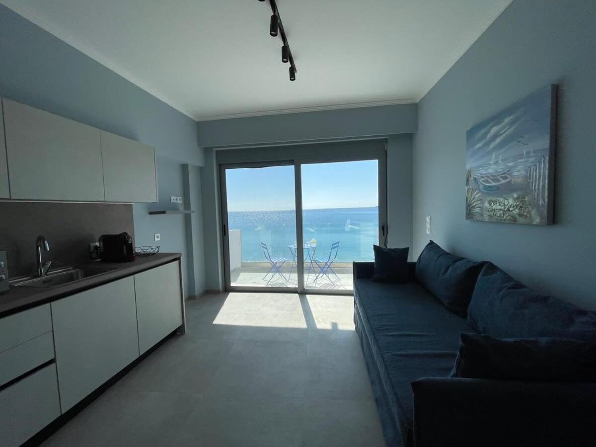 Escape Chic With Seafront Patio Apartment *